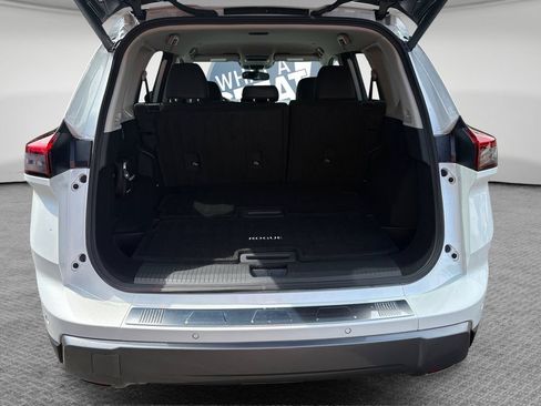 Used 2025 Nissan Rogue SL FWD image 25