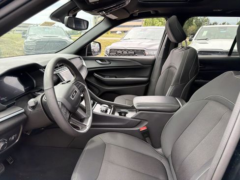 Certified 2024 Jeep Grand Cherokee Laredo X w/ Luxury Tech Group I AWD/4WD image 14