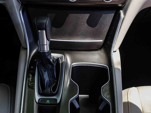 Used 2019 Honda Accord LX image 12