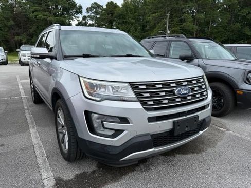 Used 2017 Ford Explorer Limited AWD/4WD image 2