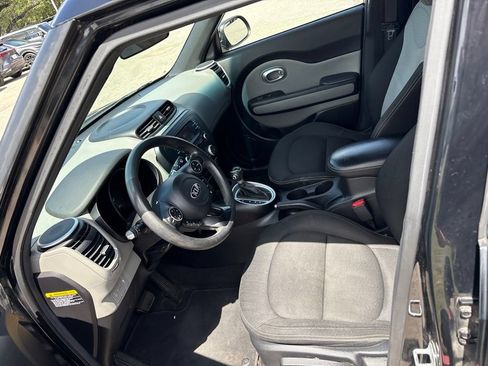 Used 2015 Kia Soul + FWD image 16