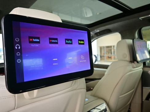 Used 2025 Cadillac Escalade Sport Platinum w/ LPO, ONYX Package image 18