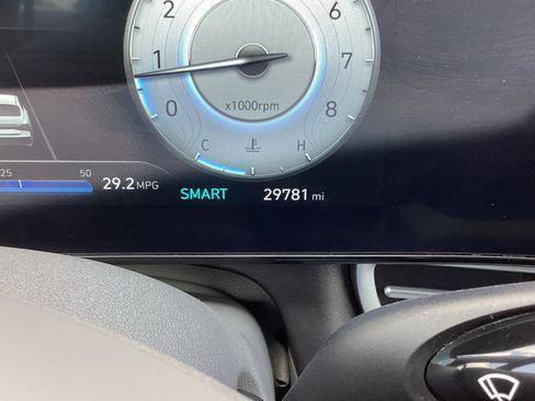 Used 2024 Hyundai Elantra SEL FWD image 3