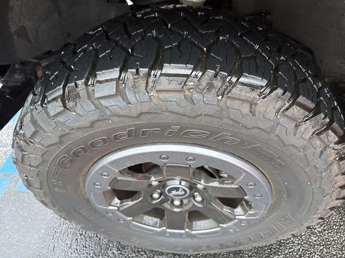 Used 2021 Ford Bronco Badlands image 9