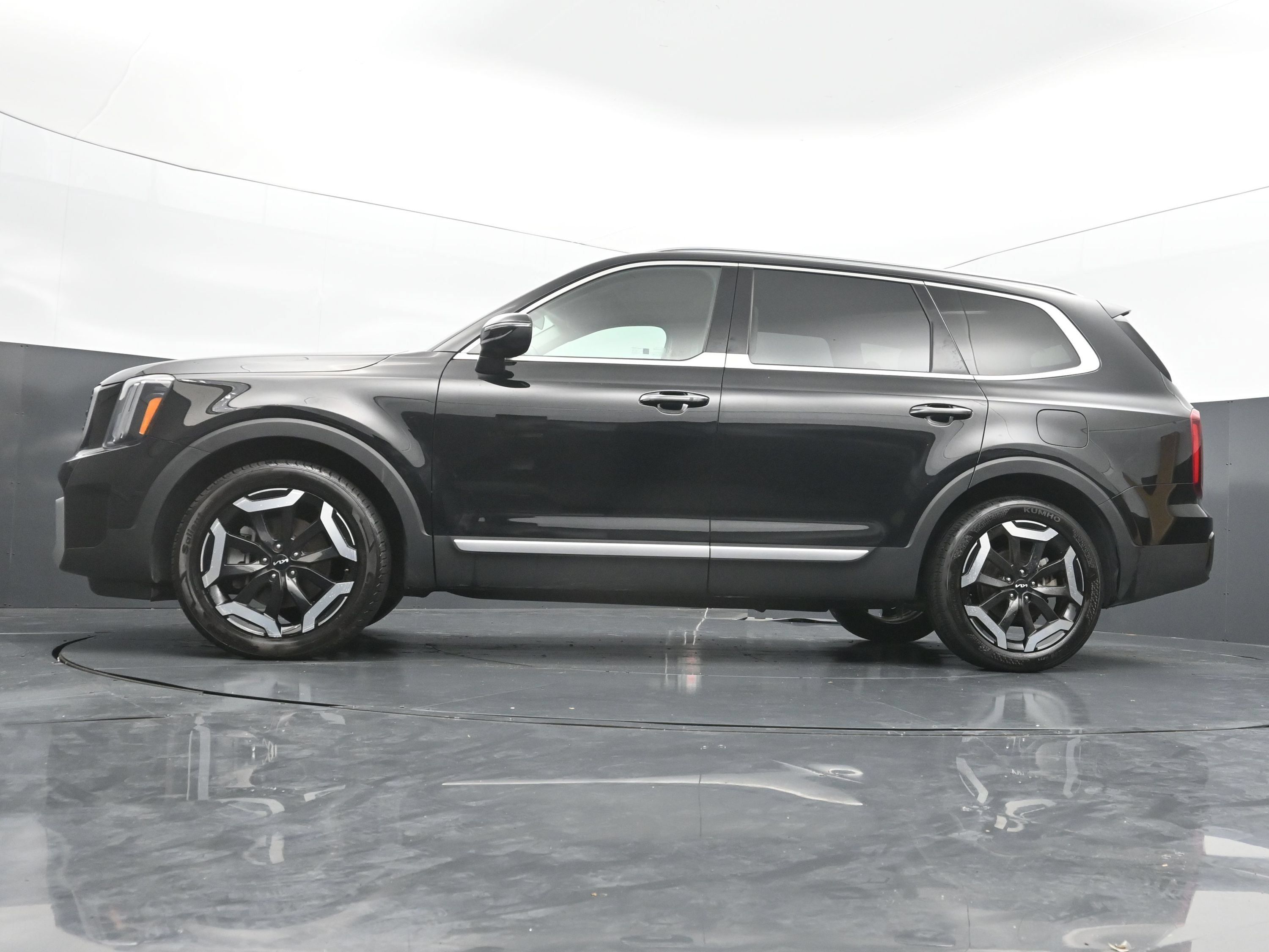 Used 2025 Kia Telluride S FWD image 35