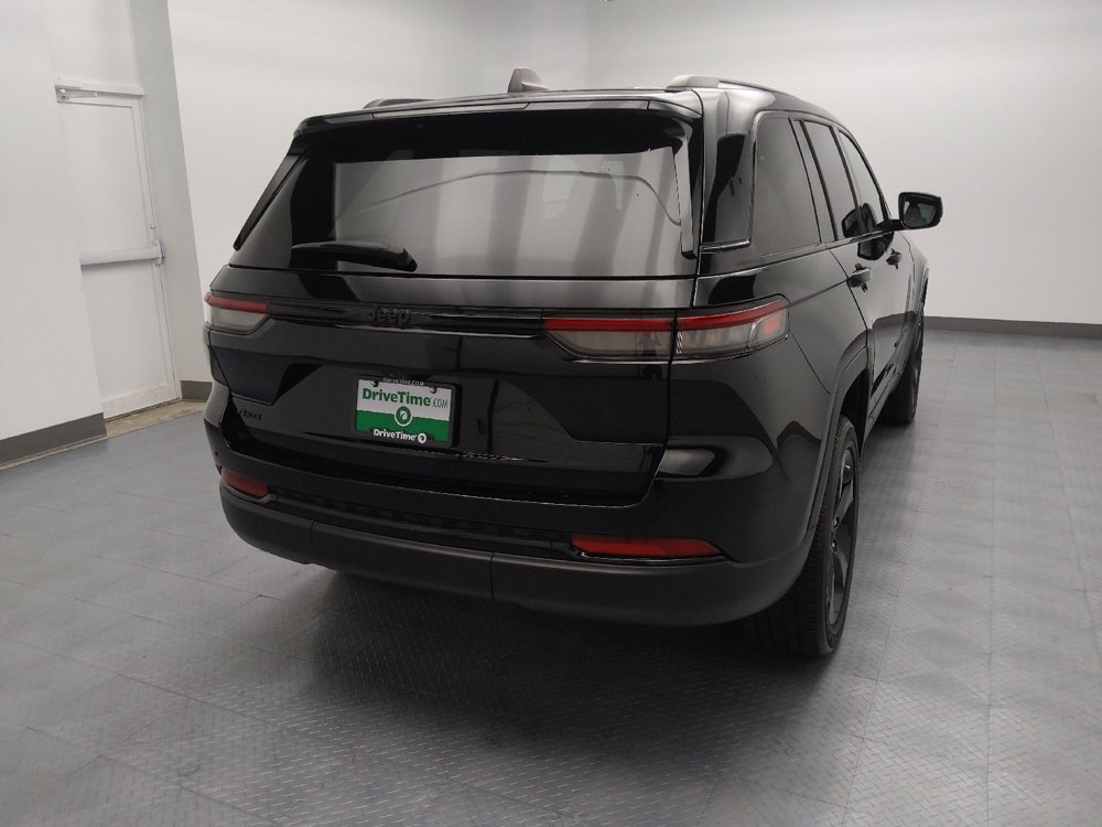 Used 2023 Jeep Grand Cherokee Altitude AWD/4WD image 7