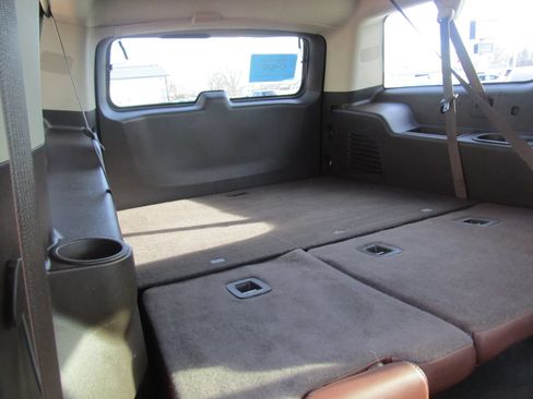 Used 2017 Chevrolet Suburban Premier AWD/4WD image 34