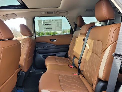 New 2026 Nissan Pathfinder Platinum AWD/4WD image 10