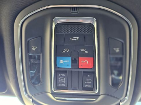 New 2026 Jeep Grand Cherokee Altitude image 18