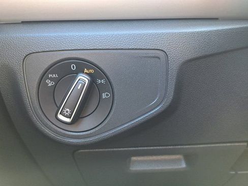 Used 2022 Volkswagen Atlas Cross Sport SE FWD image 25
