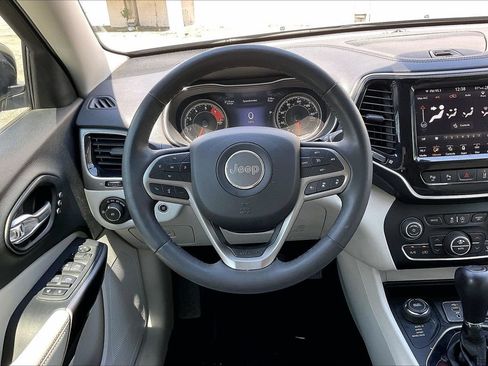 Certified 2022 Jeep Cherokee Limited w/ Elite Package AWD/4WD image 9