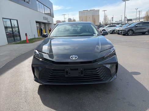 Used 2025 Toyota Camry LE image 2