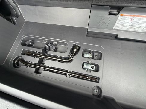 Used 2021 Toyota Highlander XLE image 37