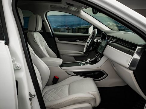 Used 2023 Jaguar F-PACE S image 25