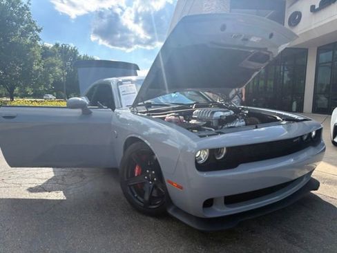 Used 2021 Dodge Challenger SRT Hellcat w/ Plus Package RWD image 9