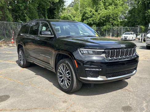 Used 2025 Jeep Grand Cherokee L Summit AWD/4WD image 2