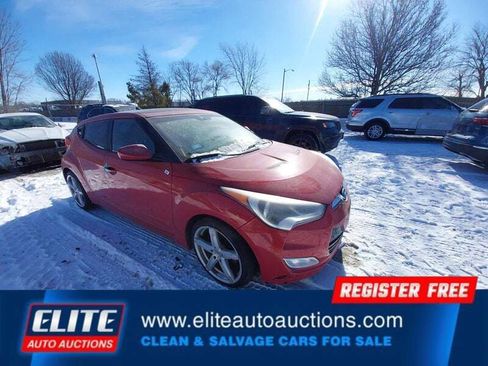 Used 2013 Hyundai Veloster w/ Style Pkg image 2