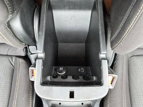 Used 2017 Jeep Cherokee Latitude w/ Cold Weather Group AWD/4WD image 34