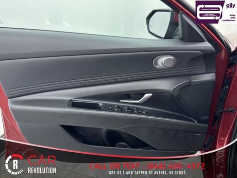 Used 2024 Hyundai Elantra Limited image 40