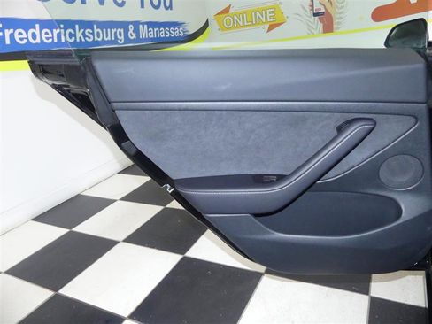 Used 2023 Tesla Model 3 Standard Range image 24