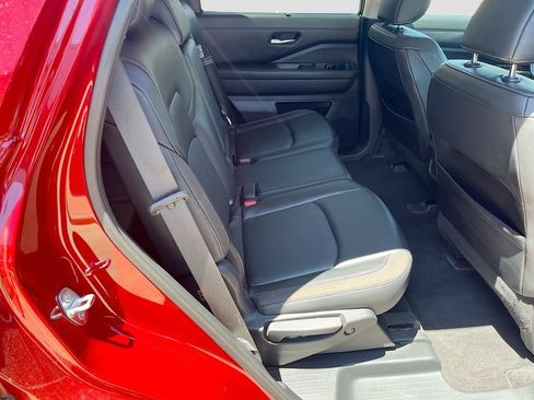 Used 2022 Nissan Pathfinder SL AWD/4WD image 29