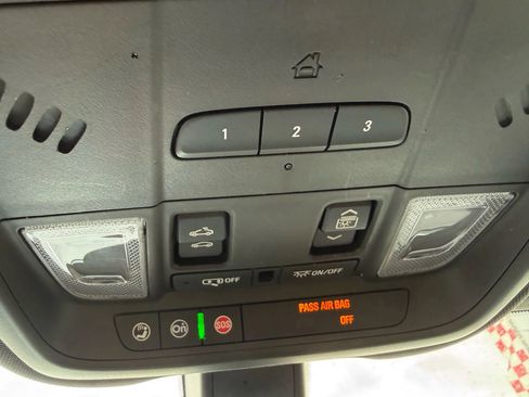 Used 2018 Chevrolet Equinox LT FWD image 19