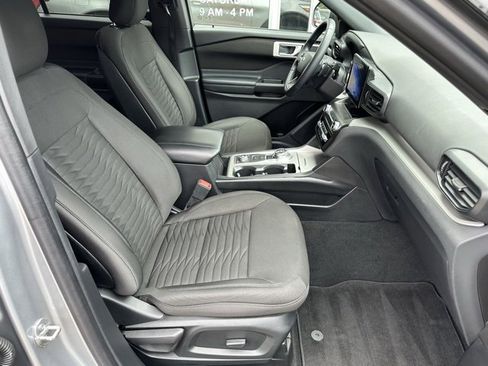 Used 2020 Ford Explorer XLT image 12
