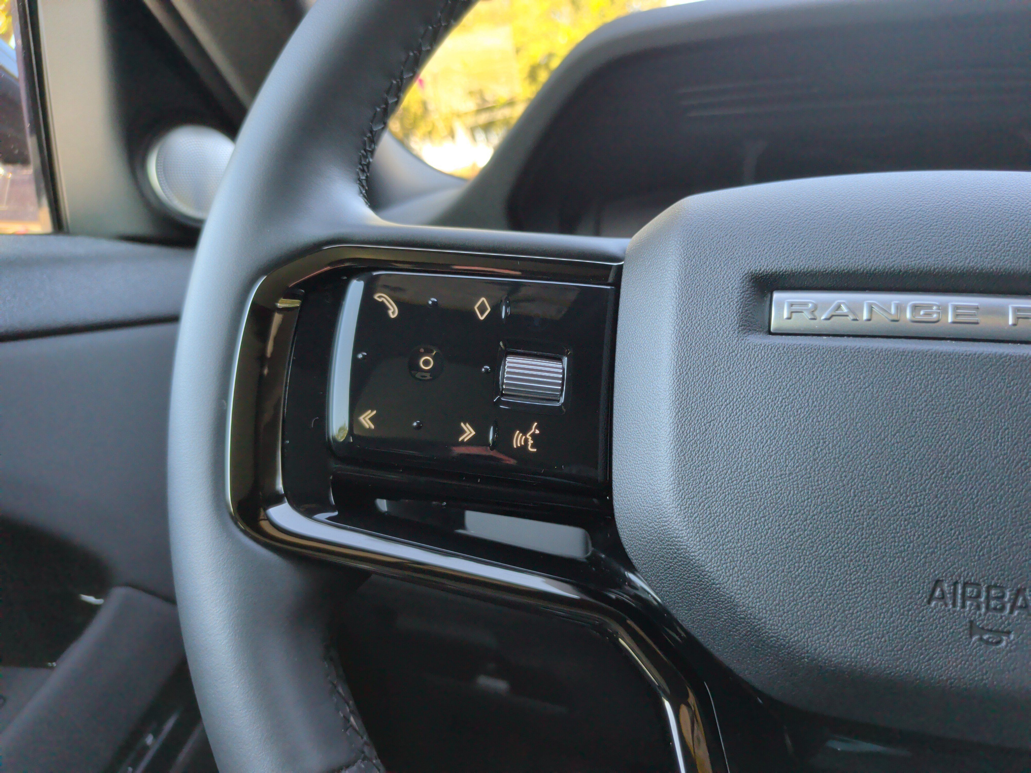 Used 2024 Land Rover Range Rover Evoque Dynamic SE AWD/4WD image 21