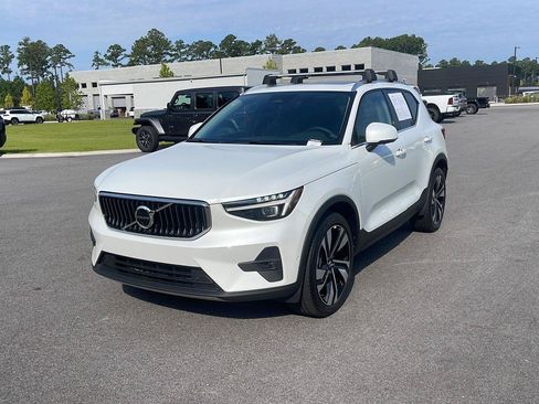 Used 2023 Volvo XC40 B5 Ultimate w/ Protection Package Premier AWD/4WD image 3