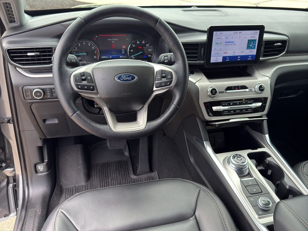 Used 2023 Ford Explorer XLT w/ Equipment Group 202A AWD/4WD image 13