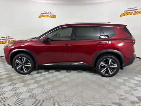 Used 2023 Nissan Rogue Platinum image 2