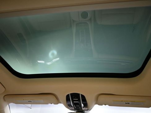 Used 2018 Porsche Panamera 4S image 25