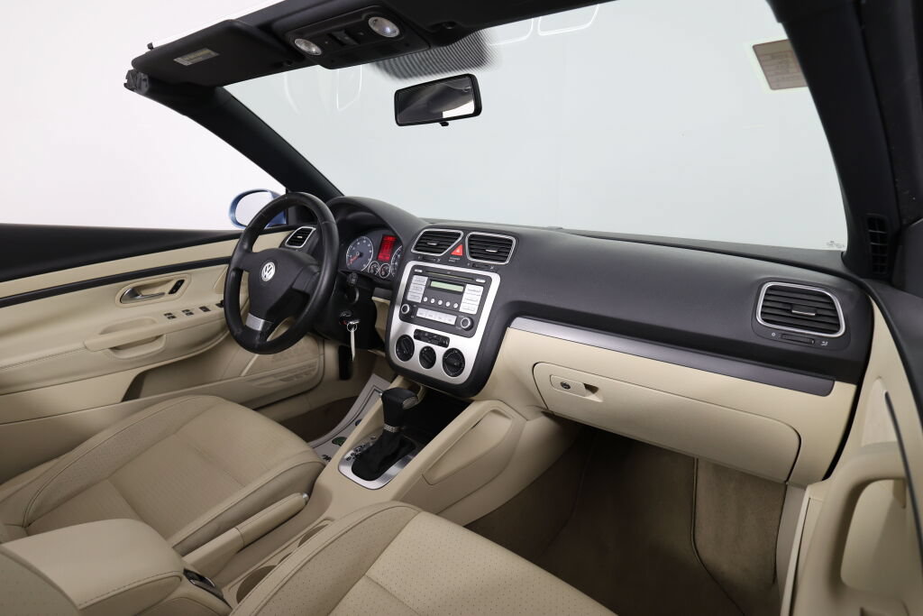 Used 2008 Volkswagen Eos 2.0T FWD image 17