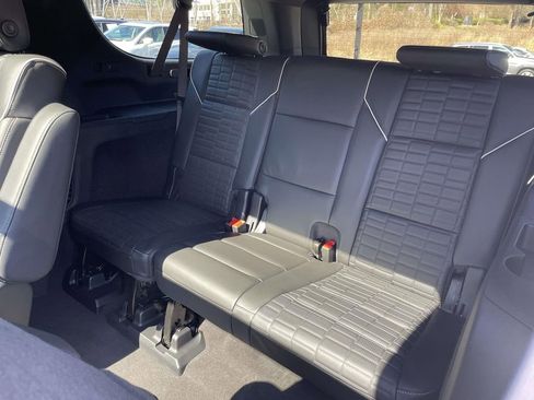Used 2025 Cadillac Escalade ESV Sport Platinum image 12