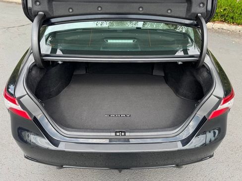 Used 2019 Toyota Camry SE w/ Carpet Mat Package FWD image 29