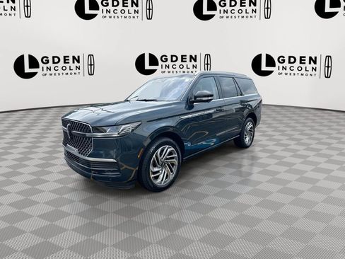 Certified 2025 Lincoln Navigator Reserve AWD/4WD image 4