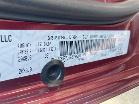 Used 2017 RAM 1500 Classic SLT w/ SLT Plus D￩cor Group image 34