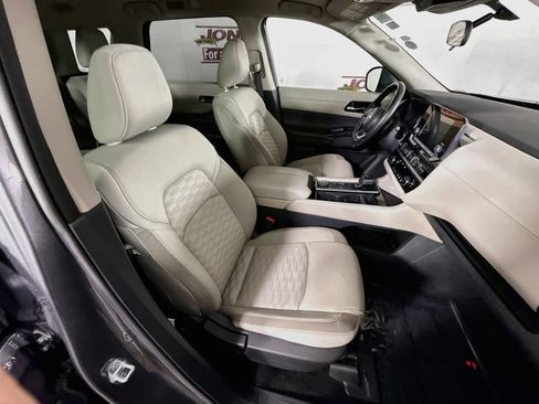Certified 2022 Nissan Pathfinder SV w/ SV Premium Package AWD/4WD image 34