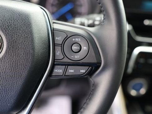 Used 2022 Toyota Venza XLE image 21