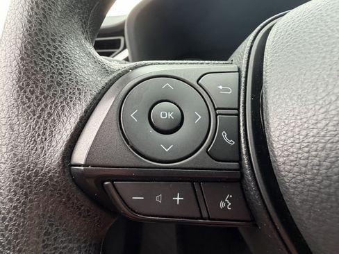 Used 2025 Toyota RAV4 XLE FWD image 25