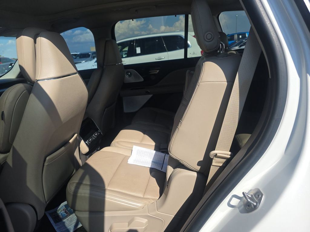 Used 2020 Lincoln Aviator Reserve w/ Equipment Group 202A AWD/4WD image 4