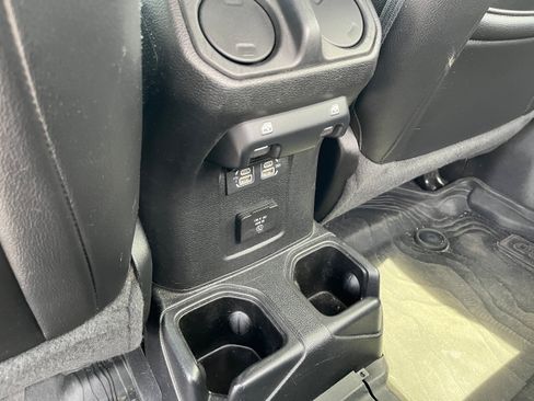Used 2020 Jeep Gladiator Overland AWD/4WD image 12