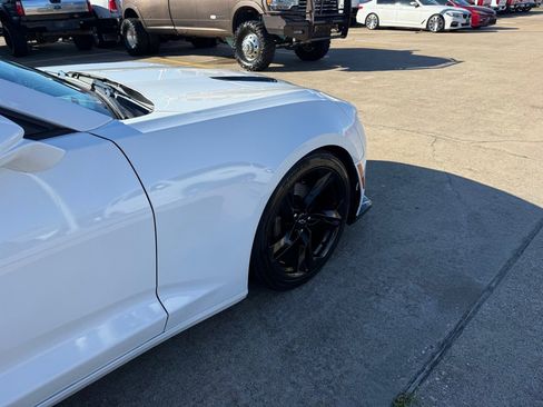 Used 2018 Chevrolet Camaro SS image 12