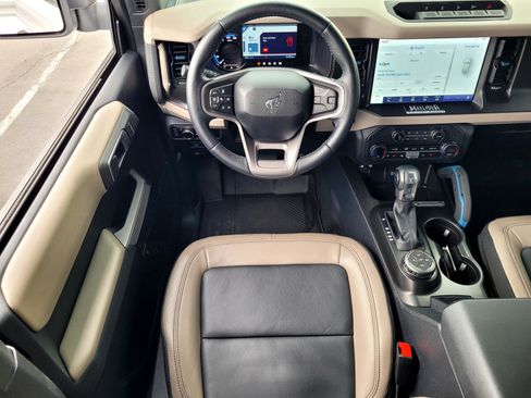 Used 2023 Ford Bronco Wildtrak image 11