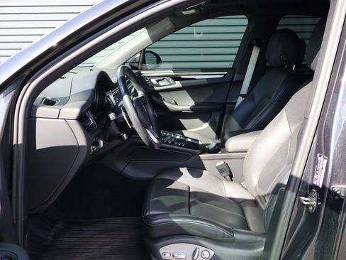 Used 2021 Porsche Macan AWD/4WD image 15