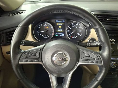 Used 2017 Nissan Rogue SV AWD/4WD image 18