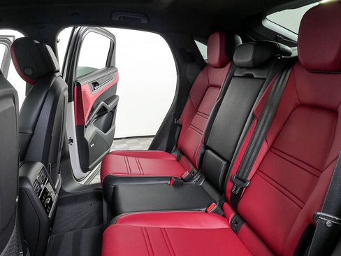 New 2026 Porsche Cayenne GTS AWD/4WD image 23