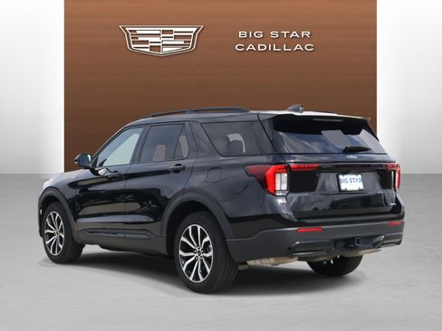 Used 2025 Ford Explorer ST-Line image 3