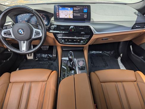 Used 2022 BMW M550i xDrive image 6