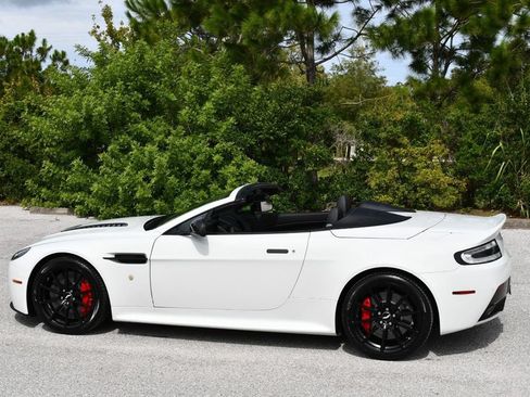 Used 2017 Aston Martin V12 Vantage S RWD image 32